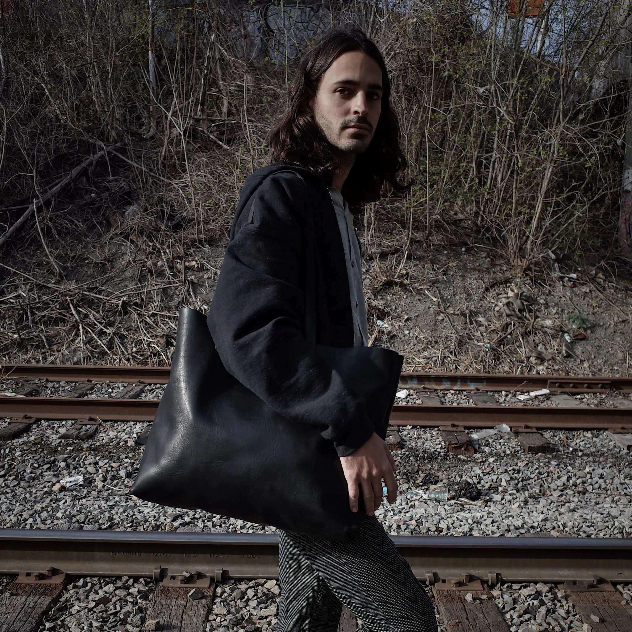 Dunham Leather Tote Bag – Black Edition