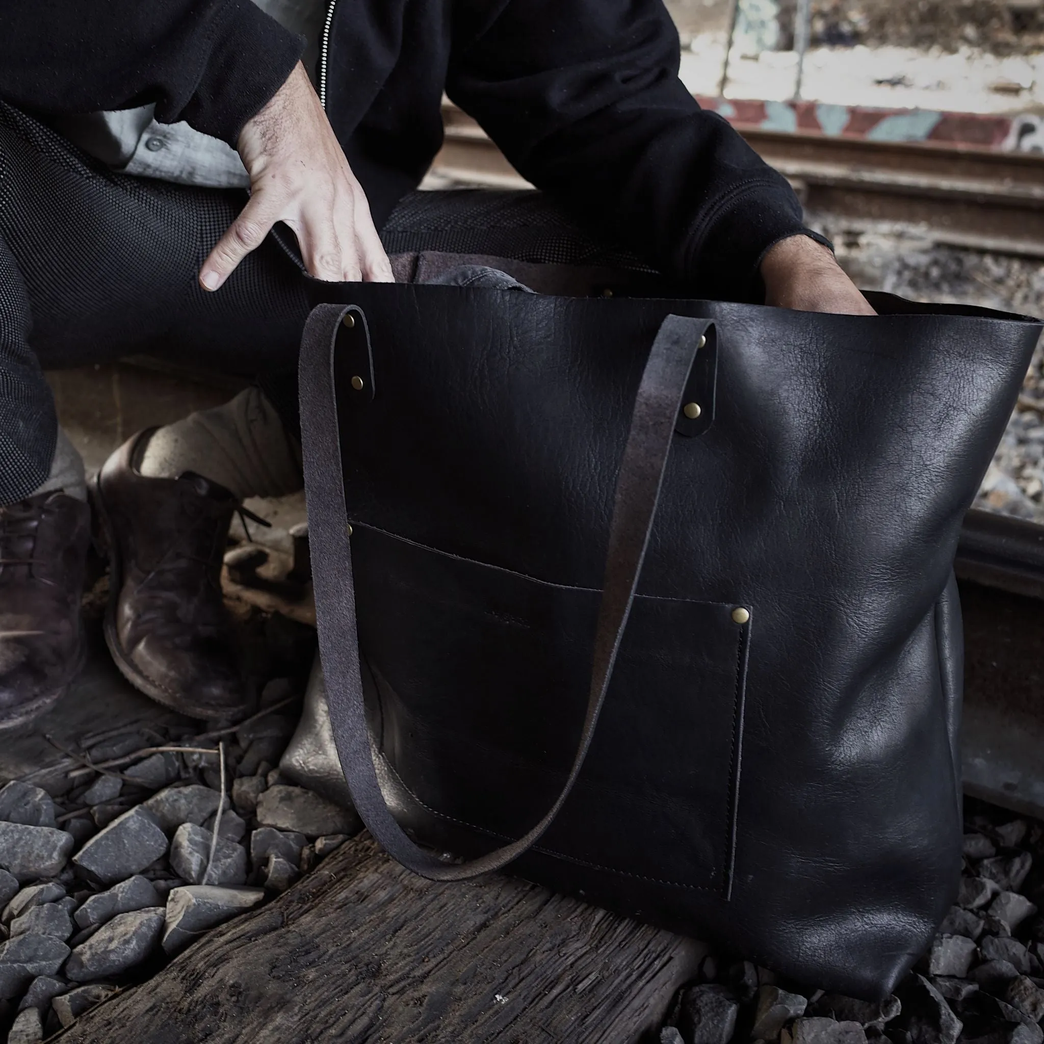 Dunham Leather Tote Bag – Black Edition