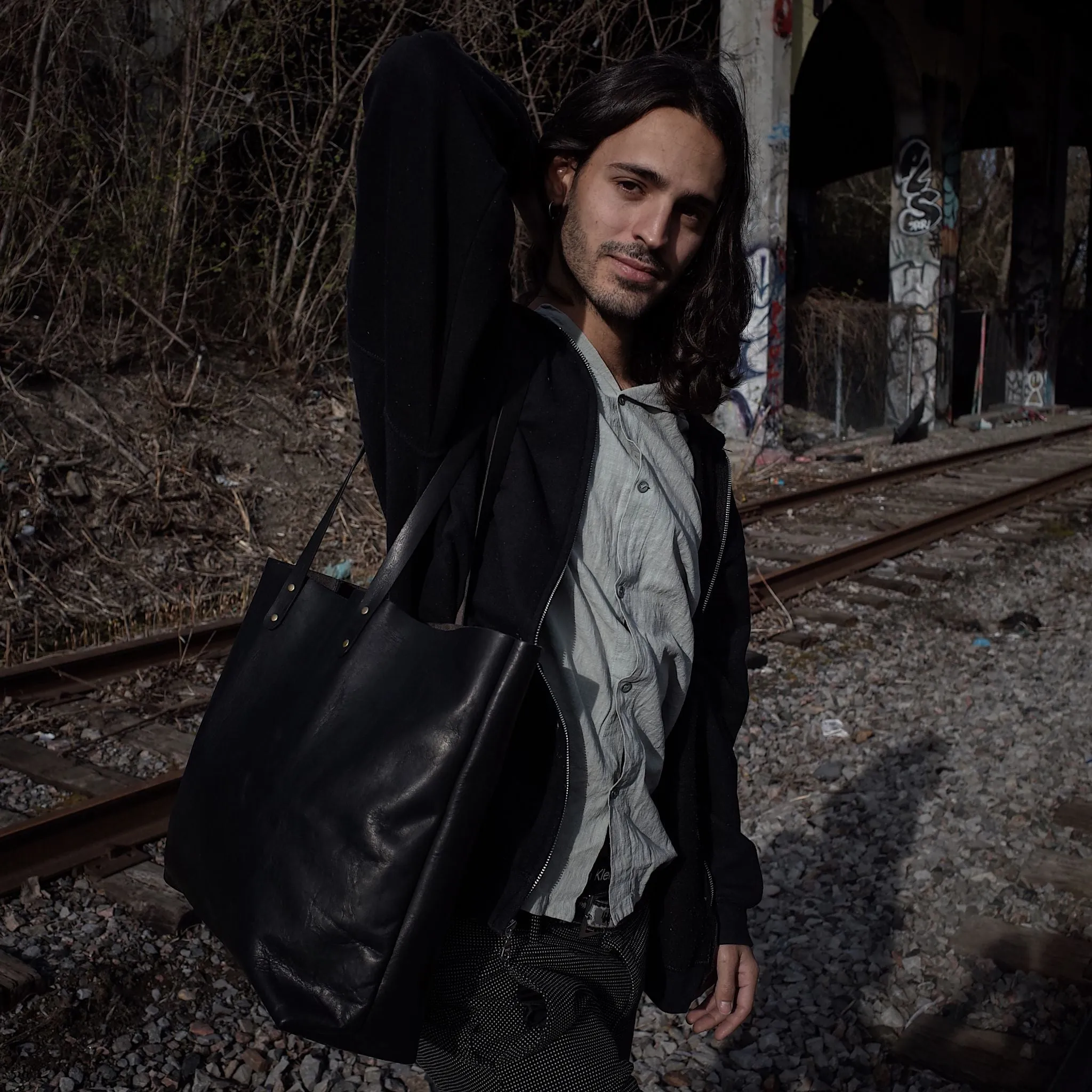 Dunham Leather Tote Bag – Black Edition
