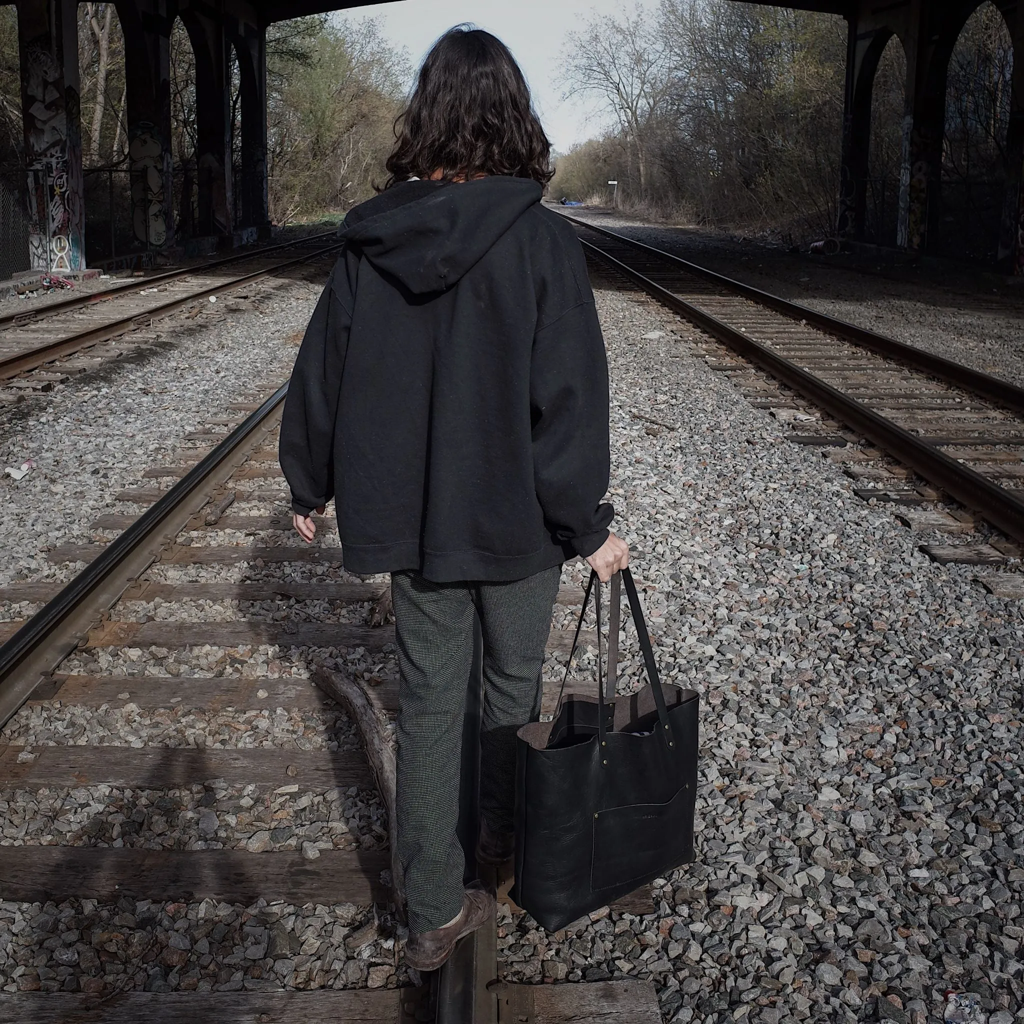 Dunham Leather Tote Bag – Black Edition
