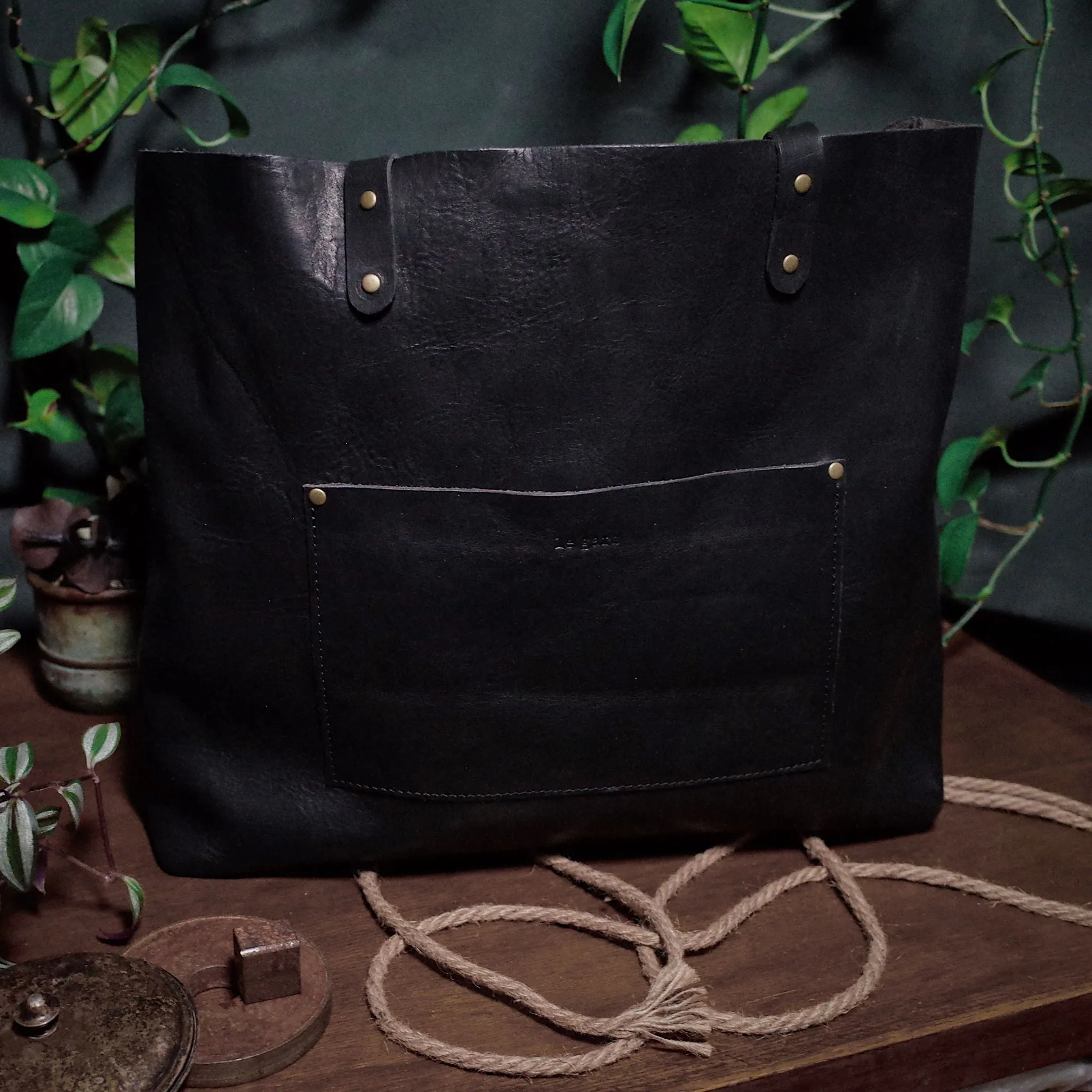 Dunham Leather Tote Bag – Black Edition