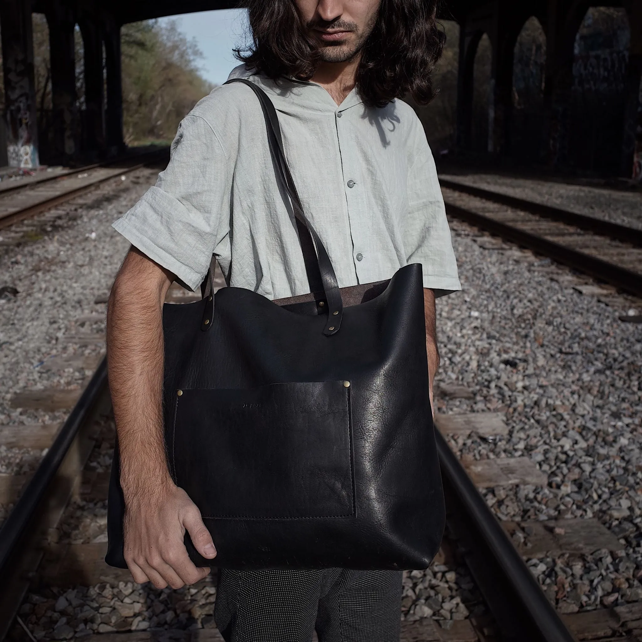 Dunham Leather Tote Bag – Black Edition