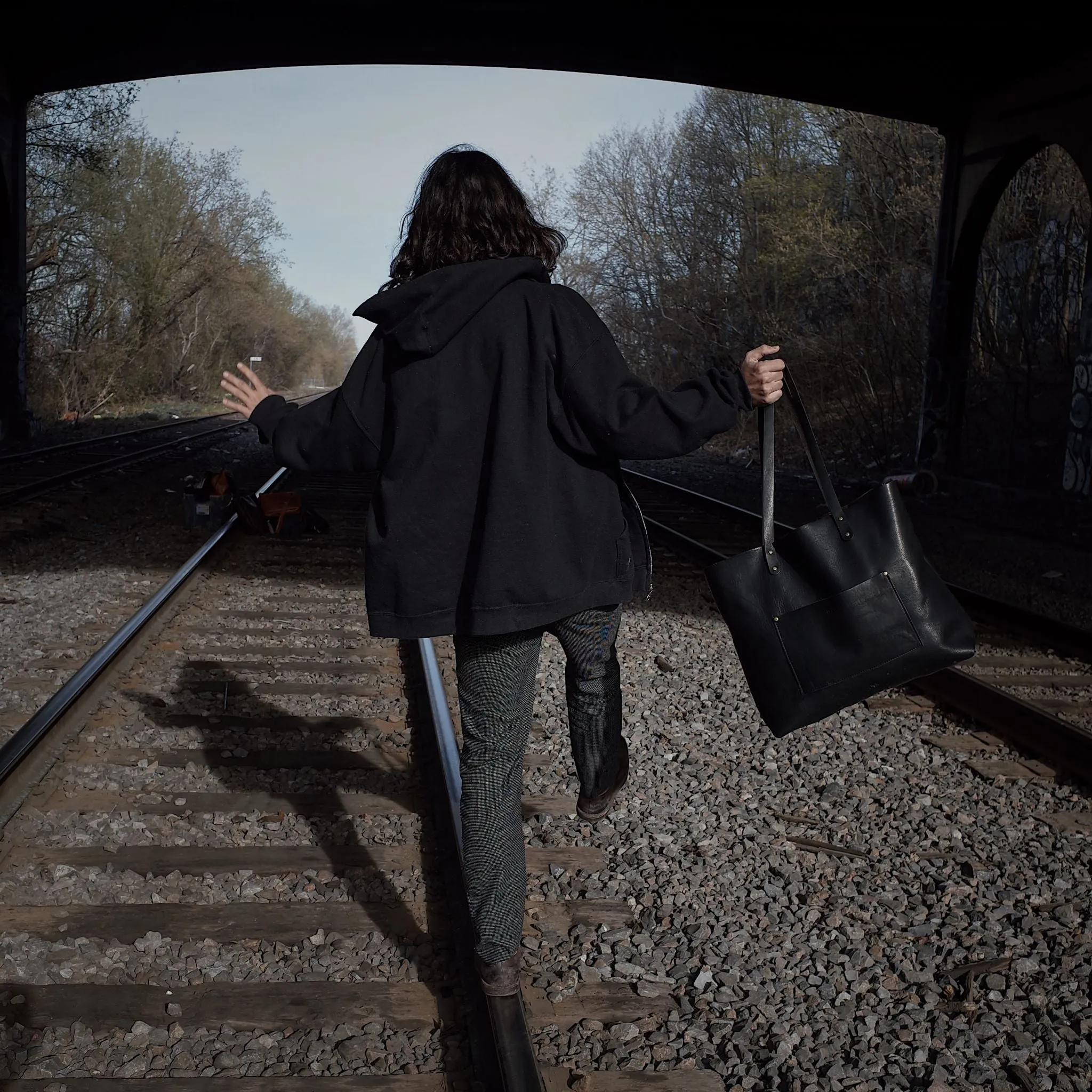 Dunham Leather Tote Bag – Black Edition