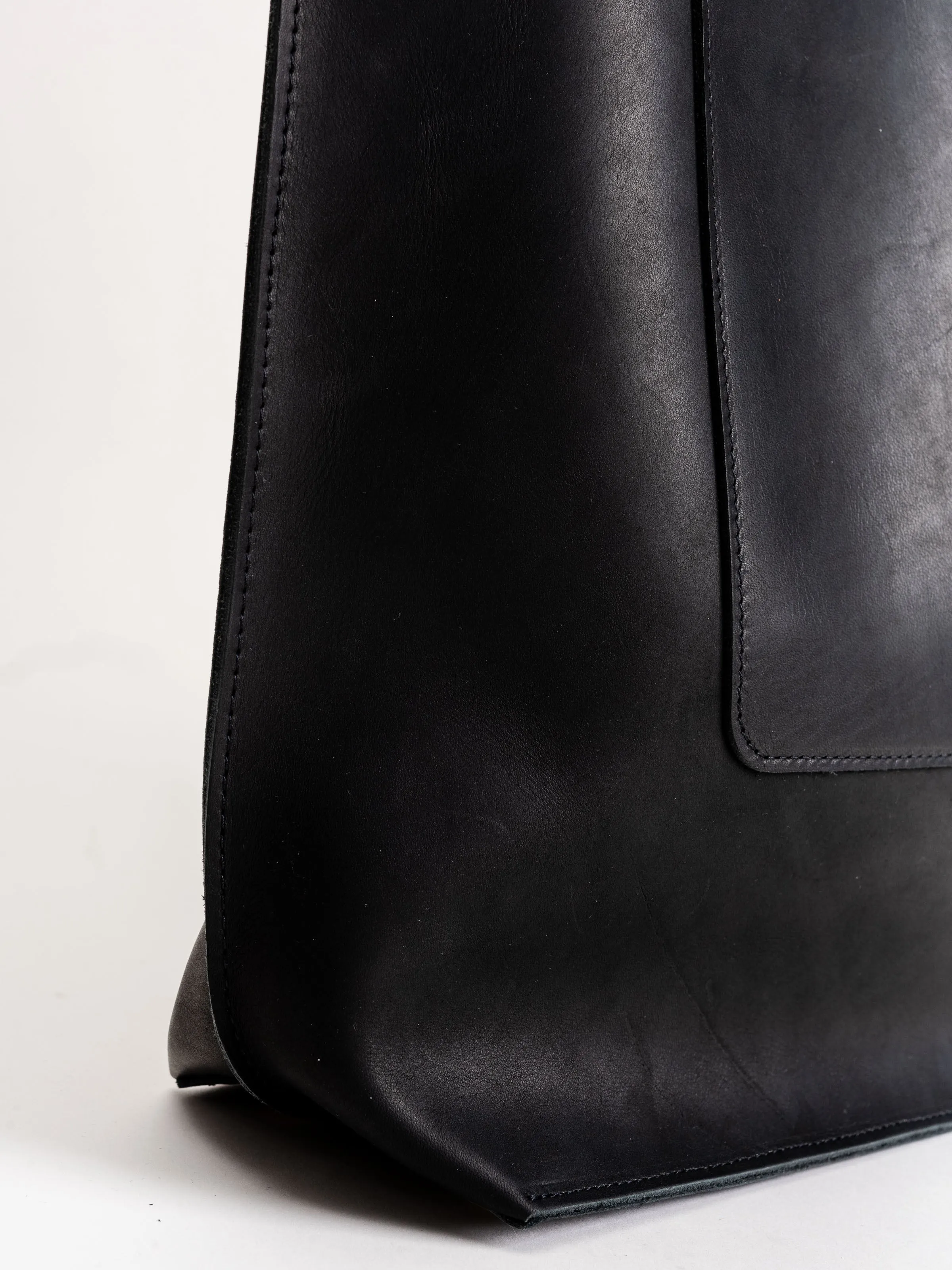 structured tote