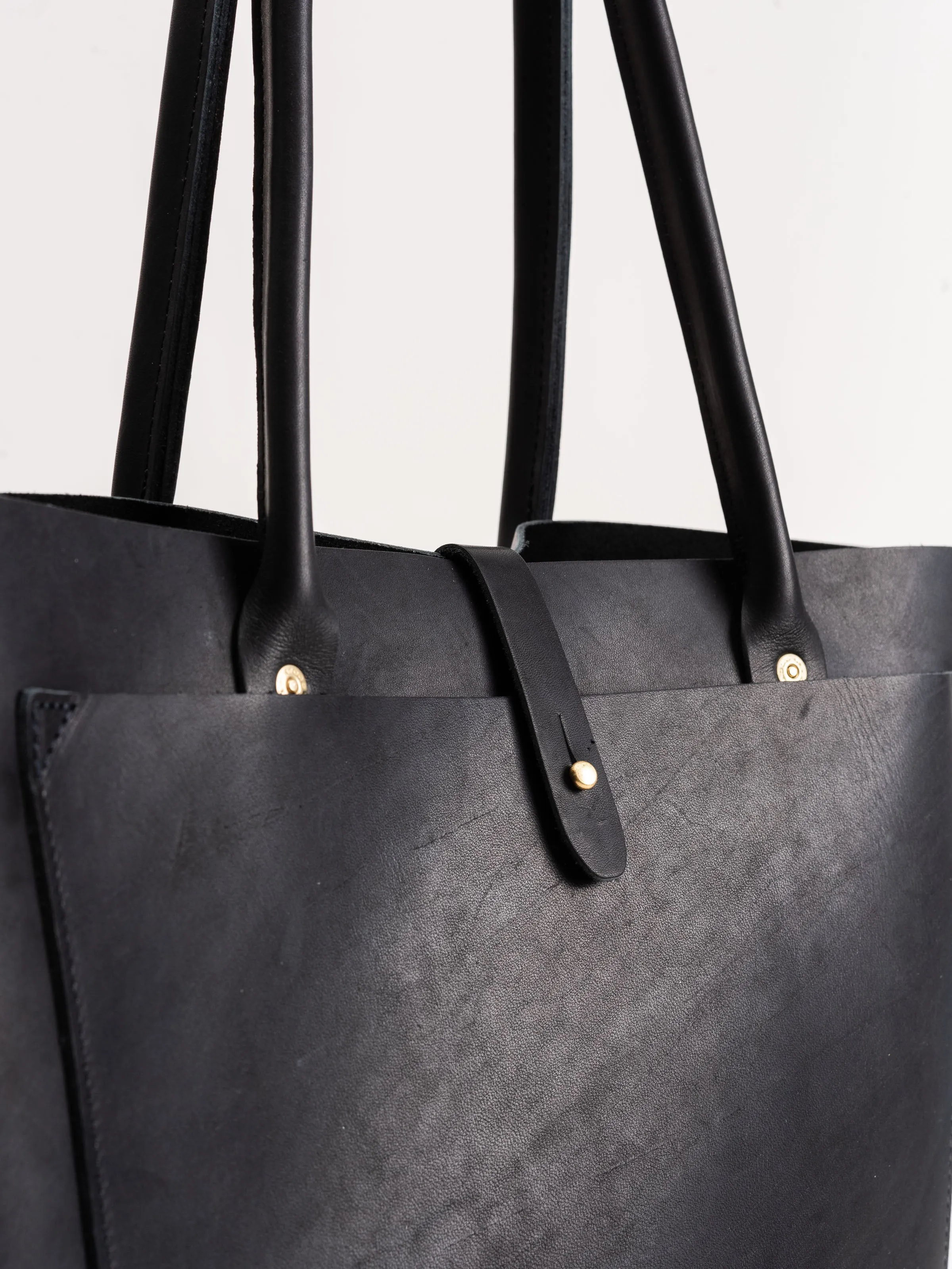 structured tote